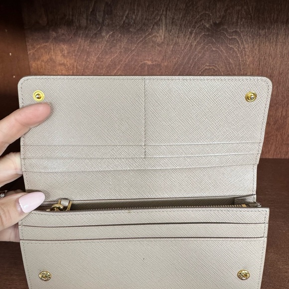 Prada monochrome Saffiano Leather Continental Wallet - Picture 7 of 9